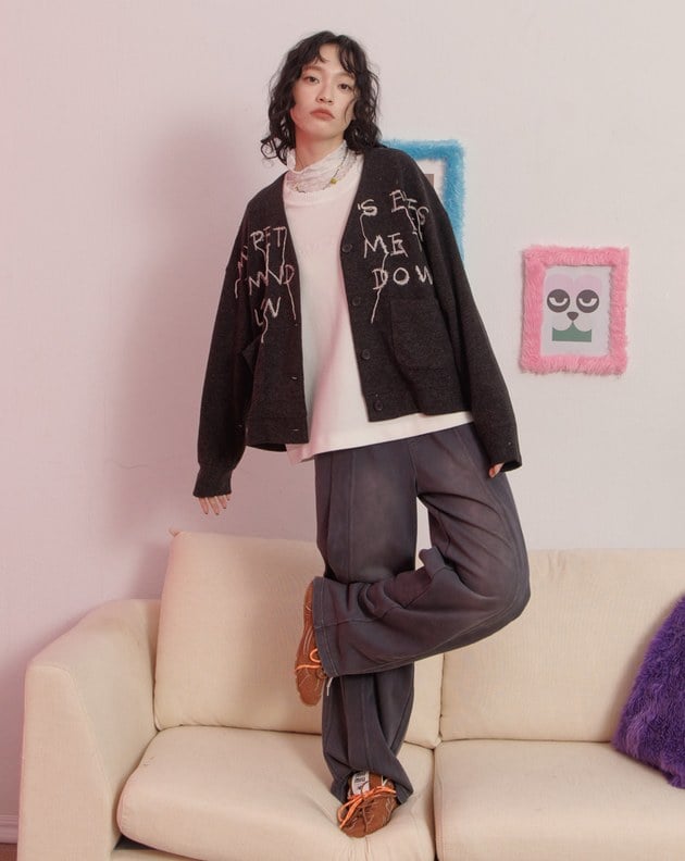 毛線繡花Q感毛毛V領開襟針織外套(兩色)