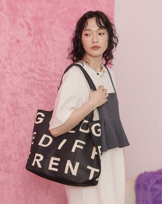 英文字母織紋托特包(兩色)