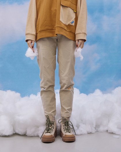 ➤小繡花輕磨毛彈性合身褲(兩色)