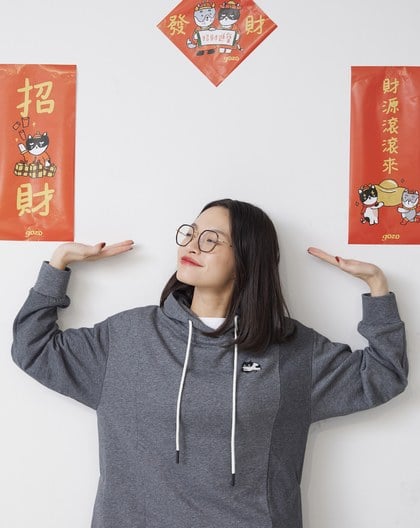 ➤一團肉厭世貓不對稱拼接開叉帽T