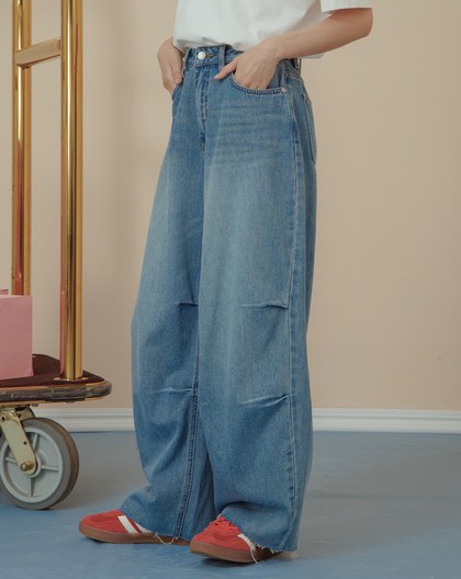率性抓褶不收邊下擺直筒牛仔褲(兩色)