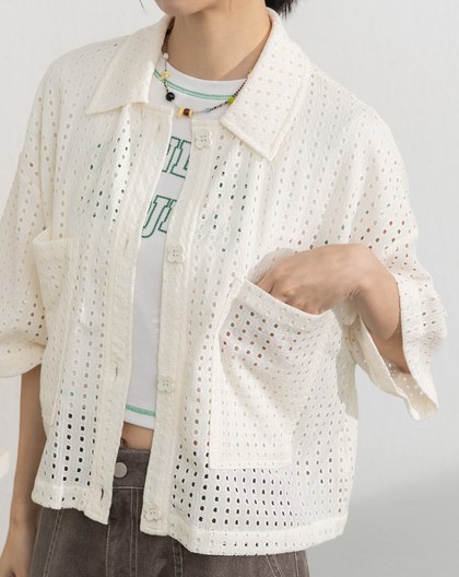 小花釦鏤空口袋五分袖襯衫(兩色)