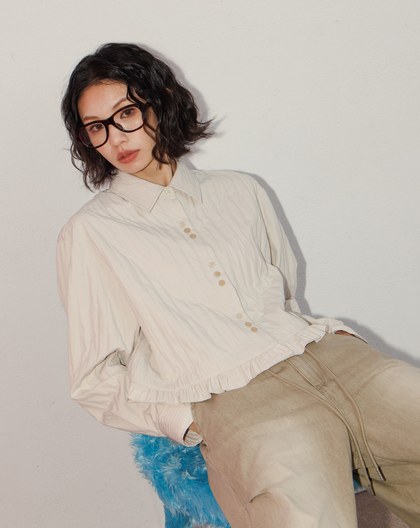 A｜啞光立體紋理荷葉邊短版襯衫(兩色)