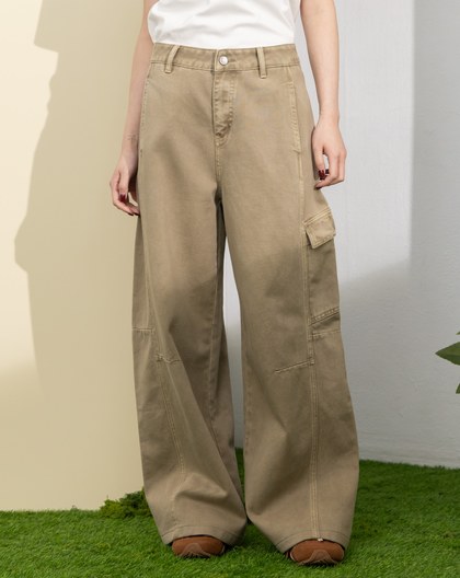 抓褶剪裁牛仔直筒工裝褲