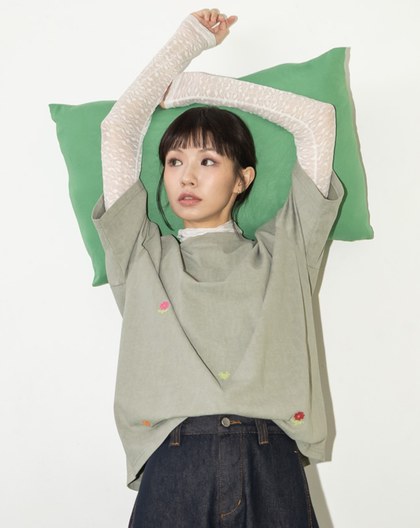 A｜十字繡愛心花朵蠟洗寬鬆T恤(兩色)