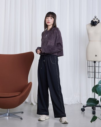 穿羽絨服的雪人毛毛短版大學T(兩色)