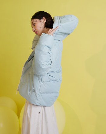 ➤刺繡配色壓紋連帽羽絨外套(三色)
