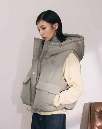 ➤霧綠大口袋立體廓型連帽羽絨背心
