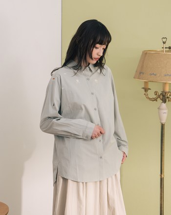 ➤初老運動小人繡花連袖襯衫(兩色)