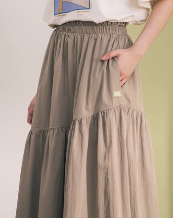 ➤斜邊造型抓褶蛋糕裙(兩色)