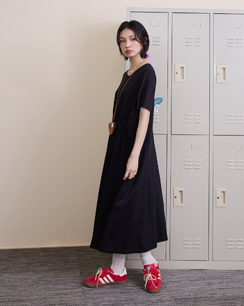 ➤顯瘦抓褶收腰圓領短袖洋裝(兩色)