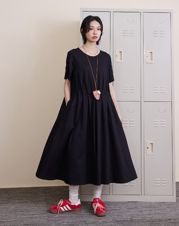 ➤顯瘦抓褶收腰圓領短袖洋裝(兩色)