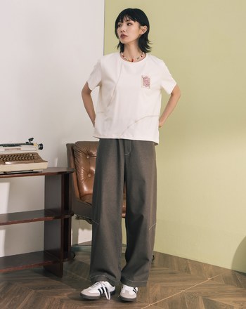 涼感天絲造型弧線偵探奶奶印花T恤(兩色)