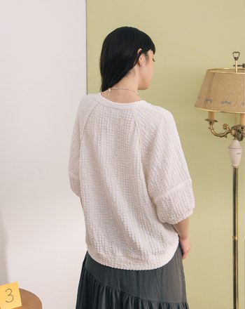 ➤氣球立體剪裁皺皺織紋上衣(兩色)