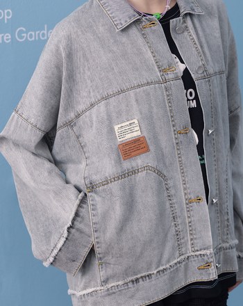 水洗抽鬚擴型牛仔外套(兩色)