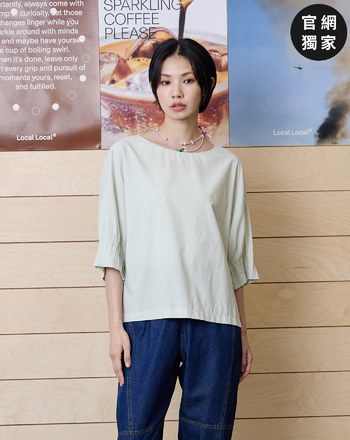 ➤壓褶袖顯瘦大圓領上衣(兩色)