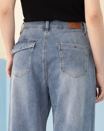 ◢3.0 零著感Q彈打褶牛仔寬褲(淺藍)