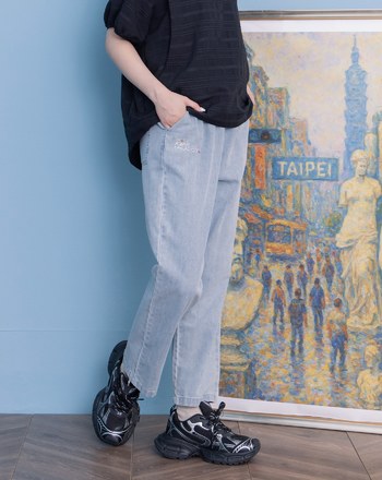 ➤字母繡花牛仔男友褲(兩色)