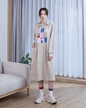 奶奶的房間收腰鬆緊帶連帽洋裝(兩色)