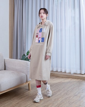 奶奶的房間收腰鬆緊帶連帽洋裝(兩色)