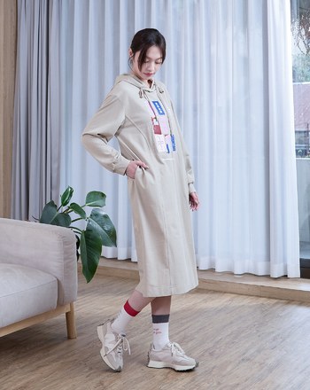 奶奶的房間收腰鬆緊帶連帽洋裝(兩色)