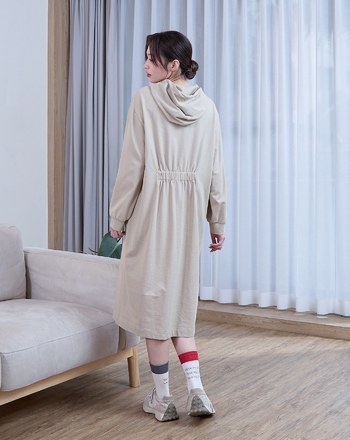 奶奶的房間收腰鬆緊帶連帽洋裝(兩色)