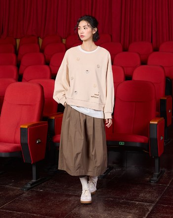 ➤咖啡繡花落肩寬鬆大學T(兩色)