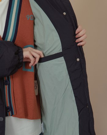 ➤顯瘦壓線擋風立領連帽長版羽絨外套(兩色)