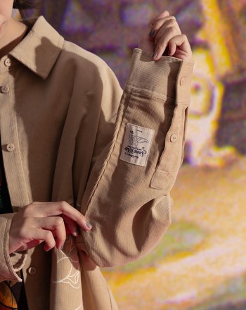 迪士尼系列 害羞鬼立體繡花條絨長袖襯衫(兩色)