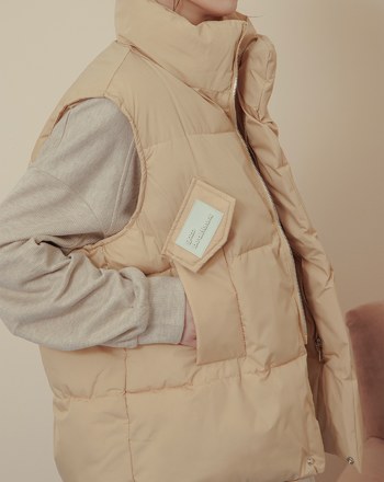 ➤防潑水可調節抽繩立領鋪棉背心(兩色)