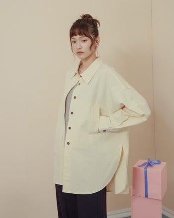 ➤撞色鈕釦造型口袋長版襯衫(兩色)