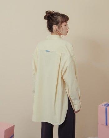 ➤撞色鈕釦造型口袋長版襯衫(兩色)