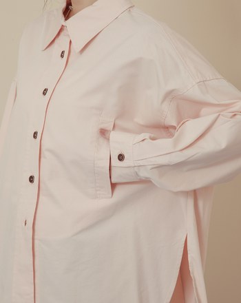 ➤撞色鈕釦造型口袋長版襯衫(兩色)