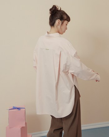 ➤撞色鈕釦造型口袋長版襯衫(兩色)