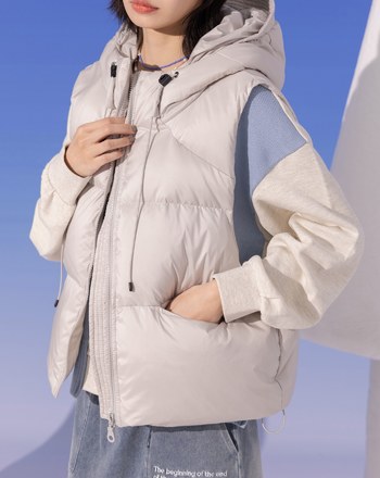 ➤品牌標語短版連帽羽絨背心(兩色)