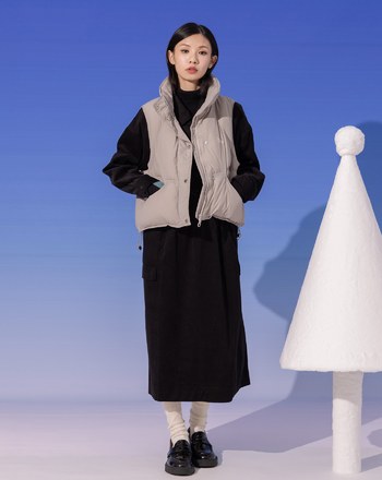 ➤品牌標語短版立領羽絨背心(兩色)