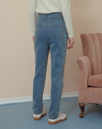 ➤設計腰頭彈性合身牛仔褲(兩色)