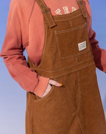 ➤不收邊下擺條絨工裝吊帶裙(兩色)