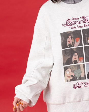 迪士尼系列 巫婆毒蘋果計畫彎刀袖大學T(兩色)