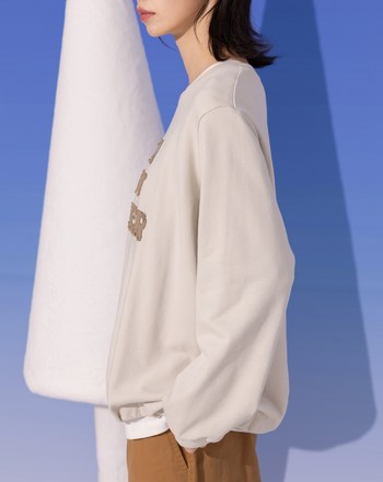 發熱不收邊英文貼布繡花大學T(兩色)