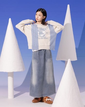 奶奶滑雪拼接毛衣織片大學T(兩色)