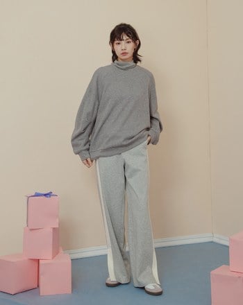 ➤造型打褶袖坑條大學T(兩色)