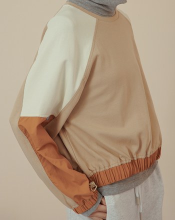 ➤異材質拼接下擺抽繩大學T(兩色)