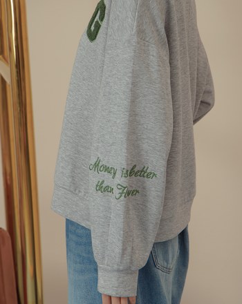 ➤G字立體繡花短版大學T(三色)