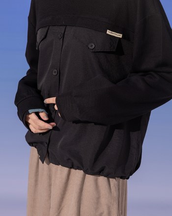 ➤異材質拼接抽繩傘狀大學T(兩色)