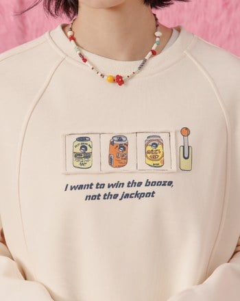 ➤啤酒奶奶拉霸機印花剪接大學T(兩色)