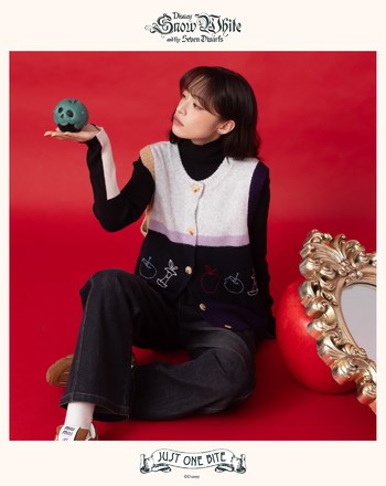 迪士尼系列 just one bite刺繡開襟背心(兩色)