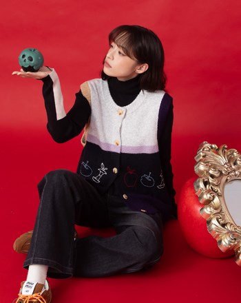 迪士尼系列 just one bite刺繡開襟背心(兩色)