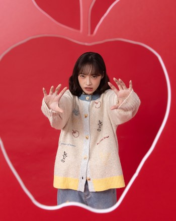 迪士尼系列 喔～不要吃蘋果開襟毛衣外套(兩色)