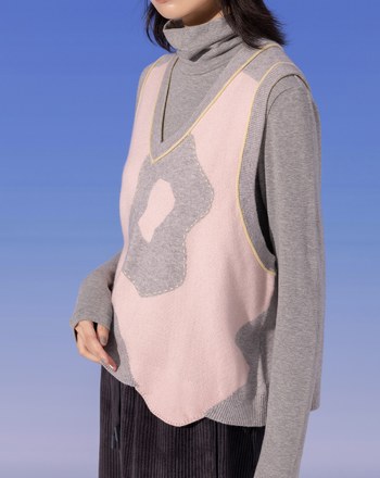 ➤抗起球花朵意象配色毛衣背心(兩色)